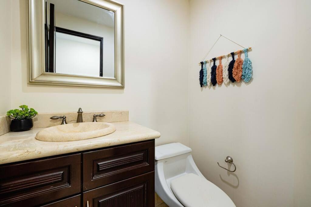 شقة Playa Palapa~Steps From The Ocean! تاماريندو المظهر الخارجي الصورة