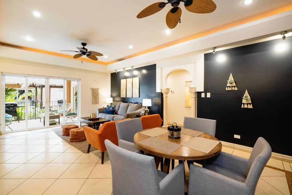 شقة Playa Palapa~Steps From The Ocean! تاماريندو المظهر الخارجي الصورة